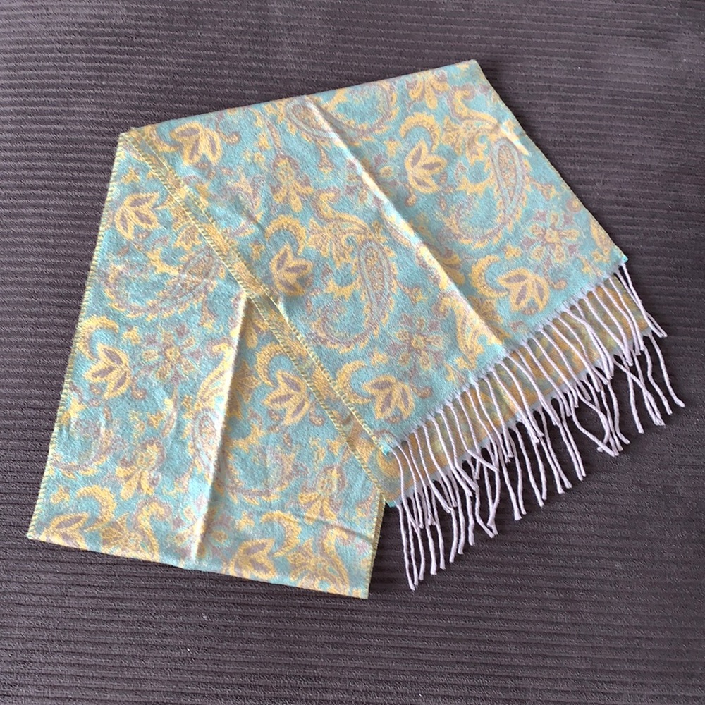 Gorgeous scarf